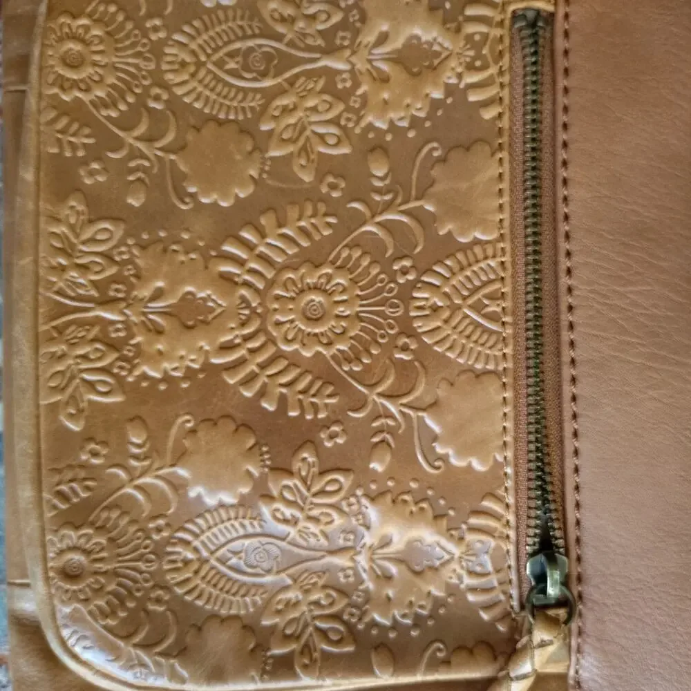 ✨ The Sak Tan Embossed Leather Crossbody Shoulder Bag ✨ - Picture 5 of 14